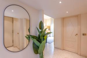 Three-room flat with balcony in Porta Romana