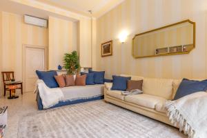 Three-room flat with balcony in Porta Romana