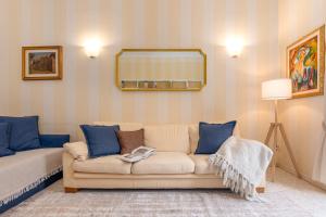 Three-room flat with balcony in Porta Romana