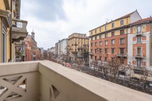 Three-room flat with balcony in Porta Romana