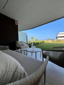 Stunning coastal retreat between mountain and sea!