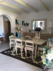 Apartment in a villa with a private pool img8