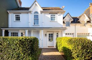 Wild Roses - The Maple House - Beaulieu Park