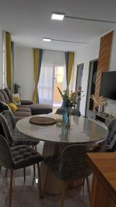 Cozy 3 Bedroom Apartment with Pool