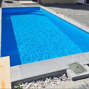 Cozy 3 Bedroom Apartment with Pool