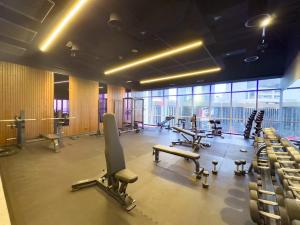 Stylish 2BR, Walk to JBR Beach with Pools & Gym Access