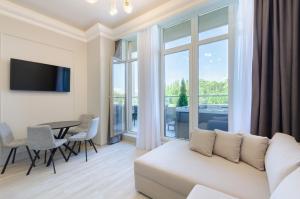 11-240 Pechersk Plaza, Boichuka 17, Kyiv centre, Terrace Jacuzzi, Pechersk view, 15 kW backup power, Petrovdom Apartment