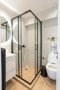 Glyfada central seaside apartment
