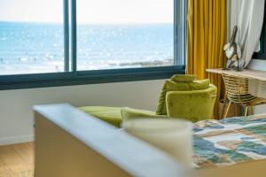 Villa Océans Oceanfront Pool Spa Sleeps 15 in Bretignolles sur Mer