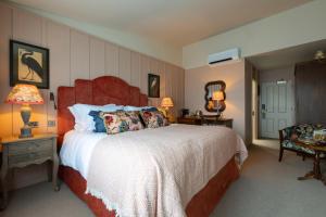 The Potters Heron - A Heartwood Inn