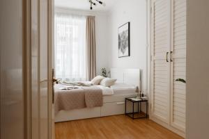 Spacious Spa Zone Home for 4 , Nearby Parking