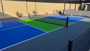 Modern 3-Bedroom Retreat in Ajijic-Walk To Everything-Gym-Pickleball-Golf Cart