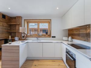 Appartement lumineux de 100 m² avec balcon, proche centre Megève, 4 adultes et 2 enfants - FR-1-569-87