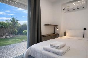 Glyfada Garden Apt with Open Sunset Views by ΜΡS