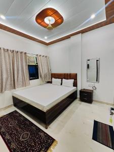 Shree RadhaVallabh Stays