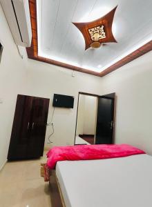 Shree RadhaVallabh Stays