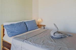 Resort Style Studio near Mactan - Cebu Airport - with Pool & Gym