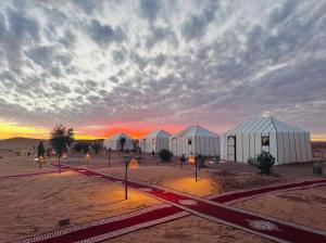 Sahara Magic Luxury Camp & Camel trek