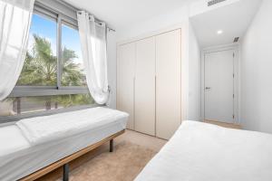 Spacious Garden Apartment With Balcony by Caseo