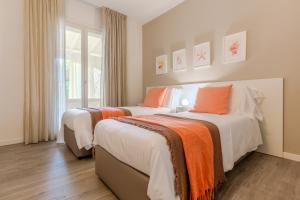 Villa Prestige - Steps from the Sea Shared Pool