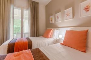 Villa Prestige - Steps from the Sea Shared Pool