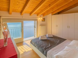 EnjoyIseoLake - Vittoria - Casa vacanze su 2 piani con vista lago e piscina
