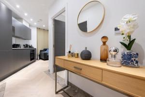 The Luxe One-Bed Escape - CHRL F17