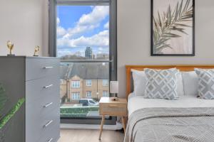 Vibrant 2Bed-1bath Flat with massive balcony in Hoxton