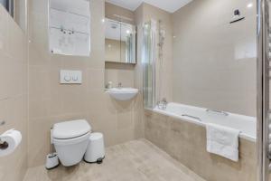 Vibrant 2Bed-1bath Flat with massive balcony in Hoxton