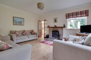 4 Bed in Suffield oc-sa013