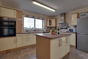 4 Bed in Suffield oc-sa013