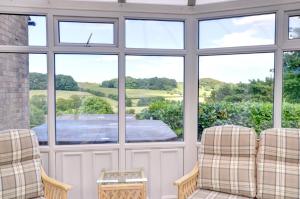 4 Bed in Suffield oc-sa013
