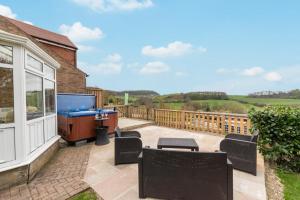 4 Bed in Suffield oc-sa013