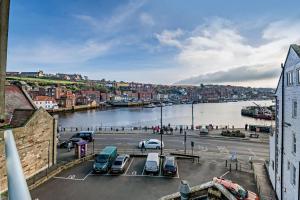 5 Bed in Whitby oc-h30227