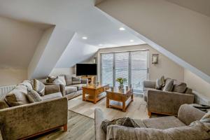 5 Bed in Whitby oc-h30227