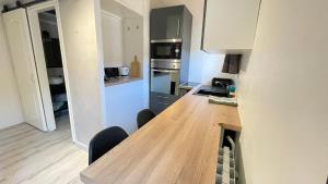 Studio Calme et Confort - Proche Centre-ville & commerces - 20min du Futuroscope - Wifi GRATUIT