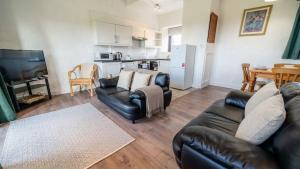Spacious Seaside Cottage near Bude w Garden Access