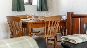 Spacious Seaside Cottage near Bude w Garden Access
