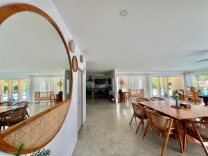 Modern 4BR Pool Villa with Billiards in Thong Sala