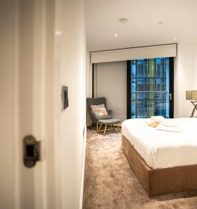 Beautiful 2 bed 2 bath Battersea Power Stn