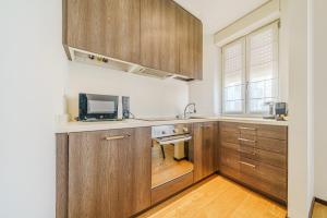 Andrea Flat - near Metro & Wi-Fi