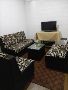 Departamento Independiente cerca al Cine Center HC