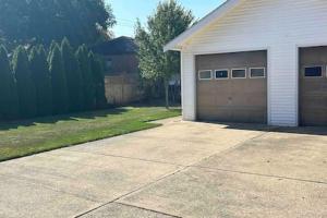 Spacious Brick Home - Sleeps 8 - Near Downtown