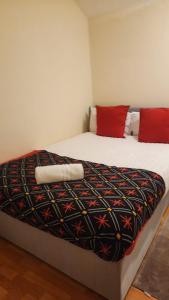 Everything You Need I Spacious 3BR I Sleeps6 I Free Parking I Wi-Fi I Long Term Rates Available