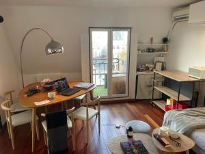 Eiffel Tower View Apartment
