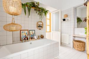 Spacious Boho 2BR Apt in the heart of Tbilisi