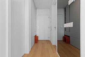 Skypark 28 Floor Apt with Parking by Skyviews