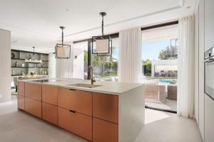 Villa with Private Heated Pool Steam Room Jacuzzi & Gym