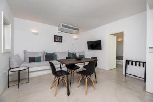 Earth Line Apartment