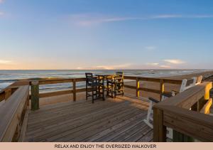 ​Dual Home Coastal Beach House- Main House + Private Villa Suite -Private Beach